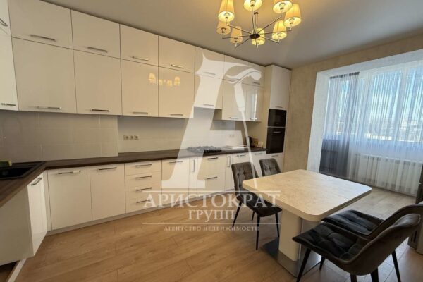 2-комн. квартира, 75.1 кв.м — Пятигорск, Оранжерейная улица, 17к1