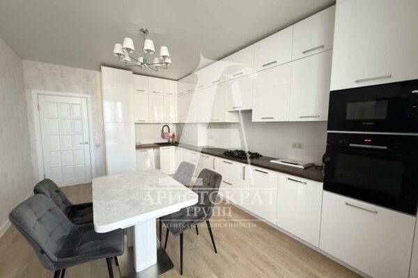 2-комн. квартира, 75.1 кв.м — Пятигорск, Оранжерейная улица, 17к1