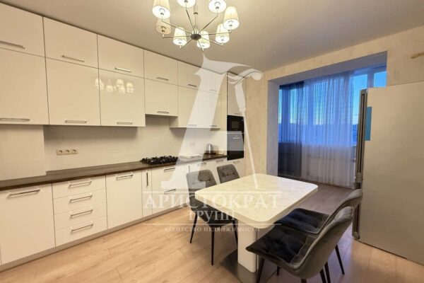 2-комн. квартира, 75.1 кв.м — Пятигорск, Оранжерейная улица, 17к1